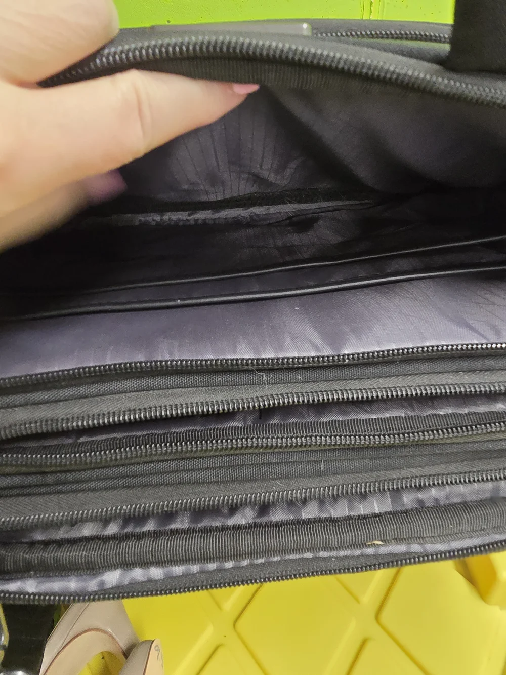 Black Targus Laptop Briefcase - Professional Business Bag